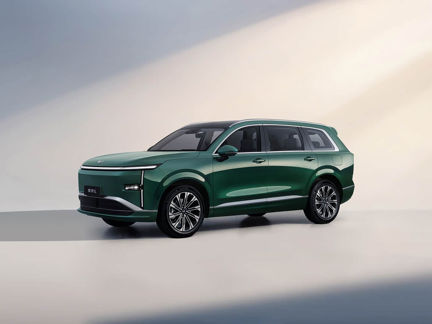 Nima Wuling Starlight L oilalar uchun ideal uzoq masofali 6 o'rindiqli PHEV qiladi?